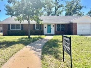 Building Photo - COMING SOON! 4 Bedroom Home In College Hills!