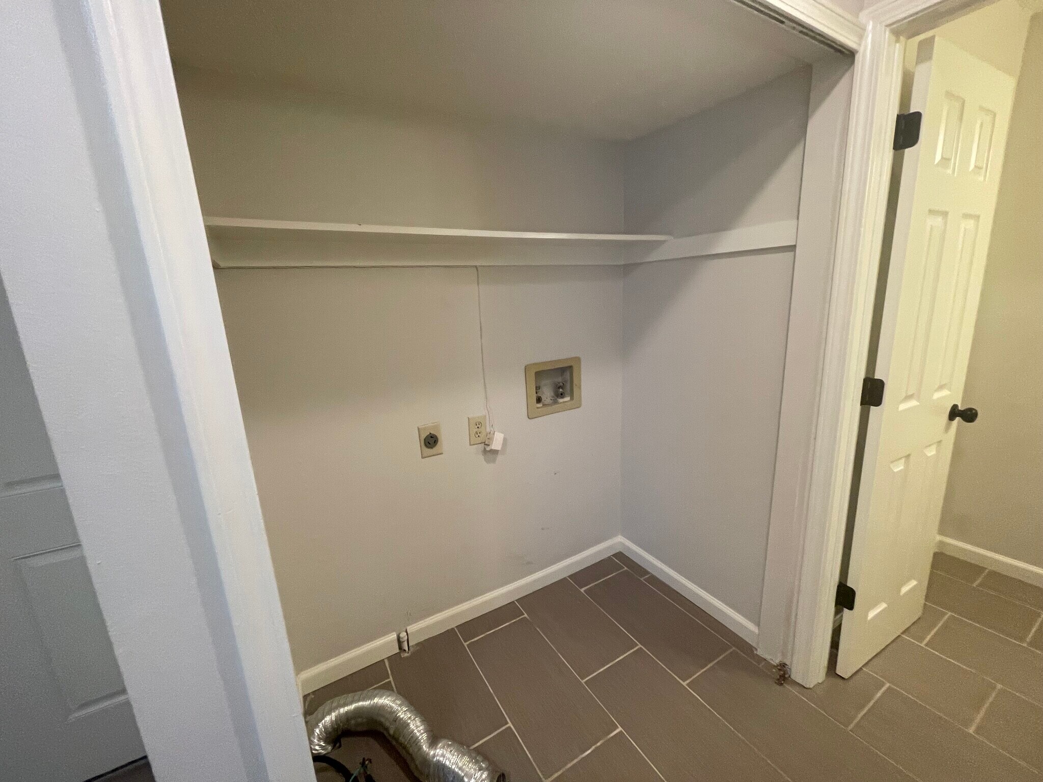 Building Photo - 66 Woodlore Cir