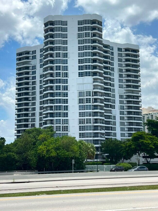 Building Photo - 3300 NE 192 St