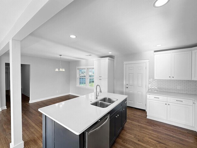 Building Photo - 1049 N Idlewild St