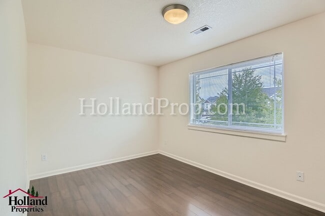 Building Photo - Beautiful Home in Prime North Plains Location – NEW PRICE at $2,795 plus Special $150 credit on y...