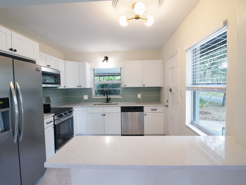 Building Photo - 504 Altaloma Ave