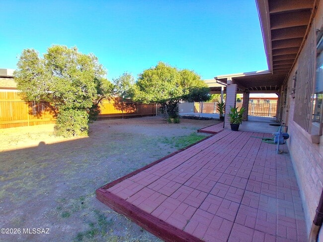 Building Photo - 2650 W Aurora Dr
