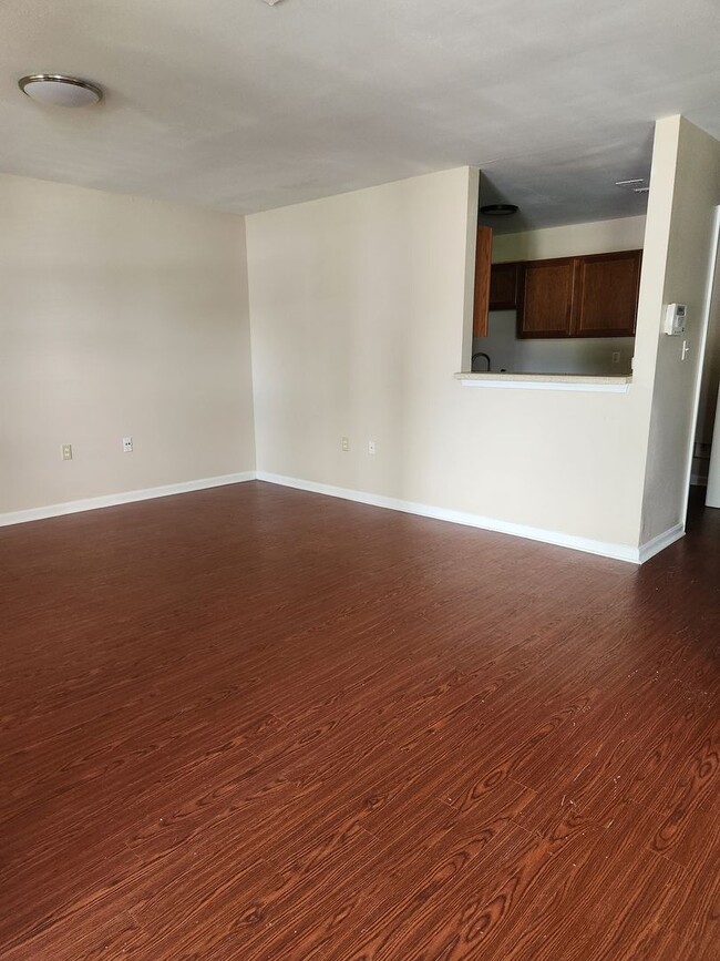 Building Photo - House for Rent