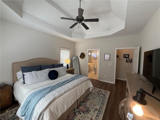 Building Photo - 304 Maple Grove Ct