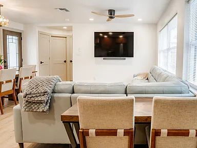 Building Photo - Cozy Updated Home Near Beaches, Shops & BayCare Ballpark