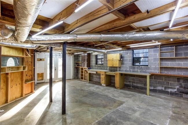 Building Photo - 2663 Hicks Rd