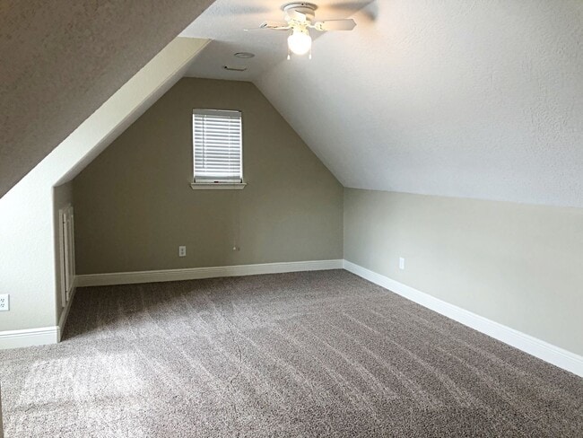Building Photo - 305 Tyler Dr