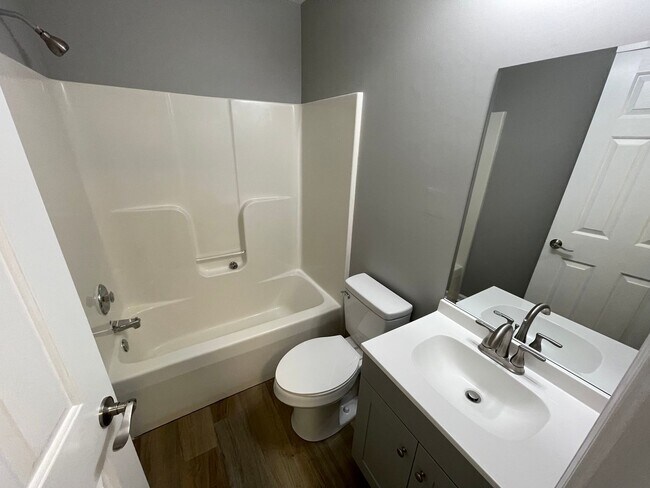 Building Photo - Nice 3 Bed 3 Bath Home For Rent!
