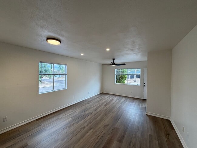 Building Photo - FRESHLY REMODELED!
