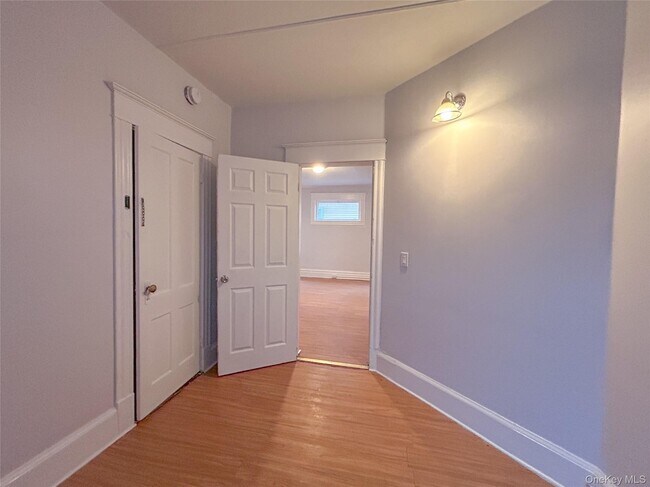 Building Photo - 85 N Hamilton St