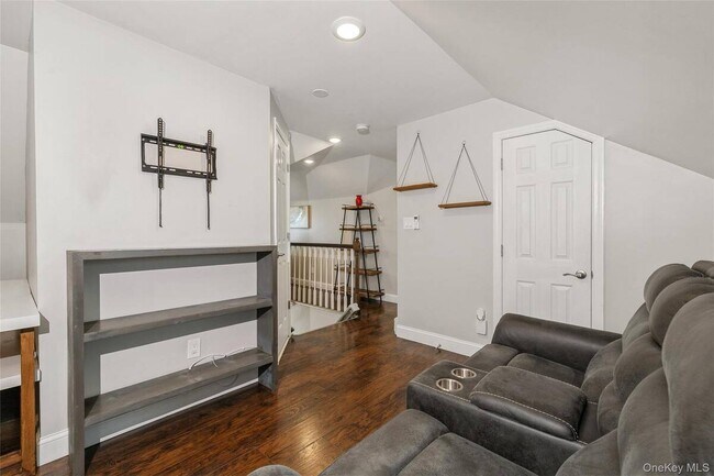 Building Photo - 39 Bay Shore Ave