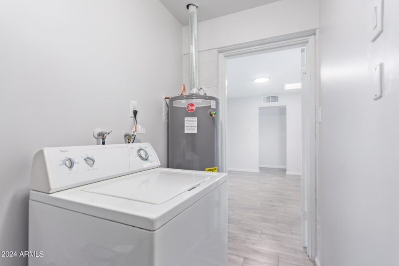 Building Photo - 3011 Pine Tree Dr