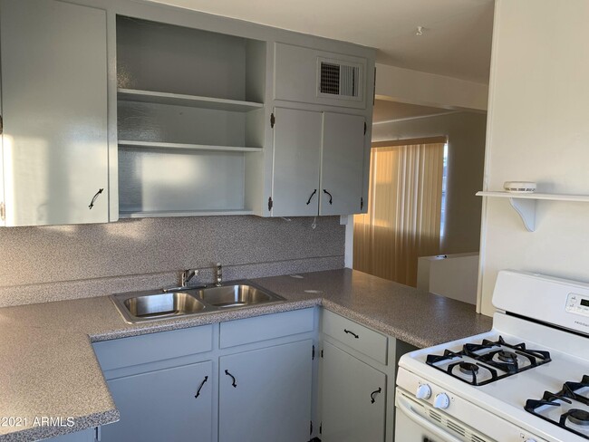 Building Photo - 2856 W Butler Dr