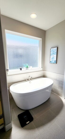 Master Bathroom - 3125 Deserthawk Lp