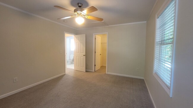 Building Photo - Bright and spacious 3BR/2ba in Lindley Park!