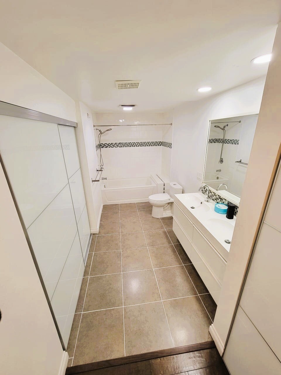 Building Photo - 5313 Sevilla Ct