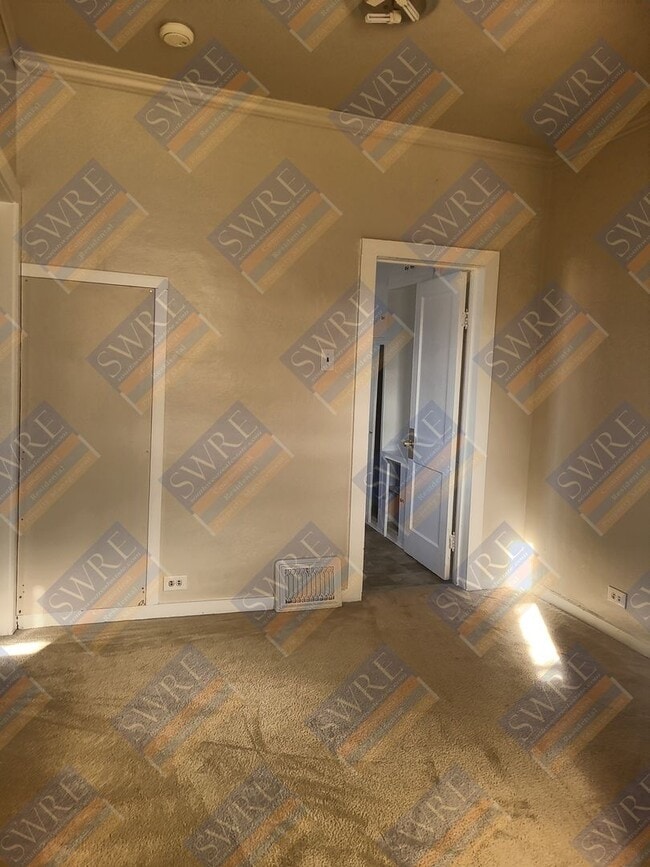 Building Photo - 215 Thomas-