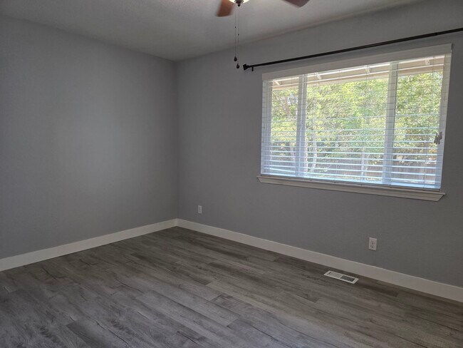 Building Photo - 780 W Cotati Ave