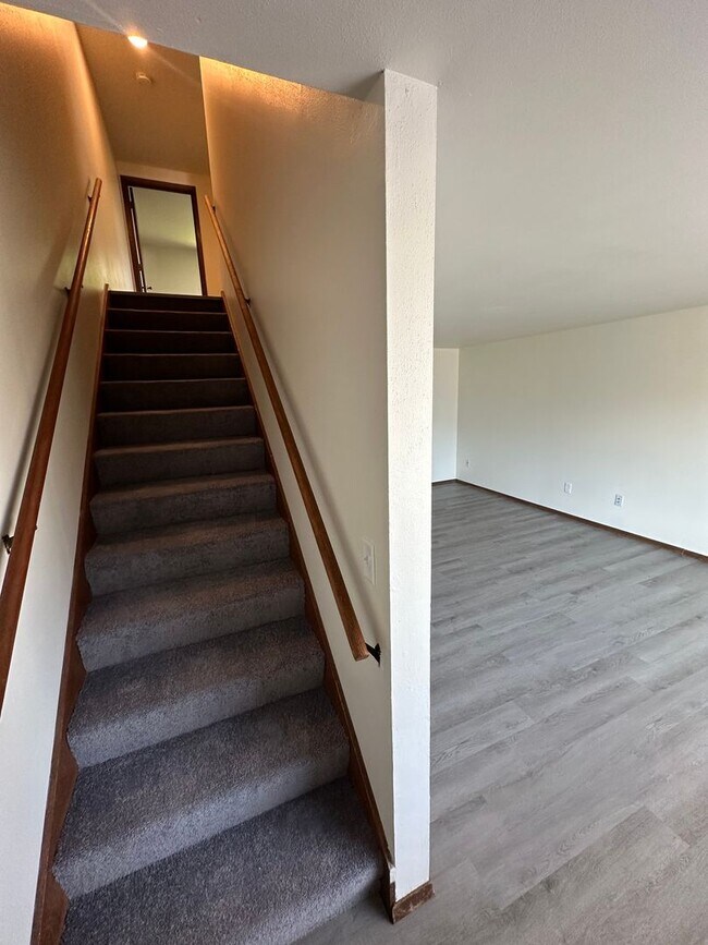 Building Photo - 416/418 17th Ave