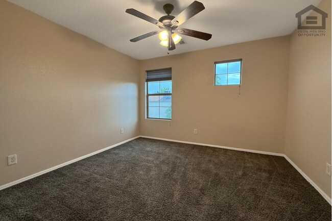 Building Photo - 3Bed/2.5Bath House at Union Hills Dr/32nd St! Ready for Immediate Move-In!