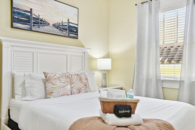 Building Photo - 607 S Orleans Ave