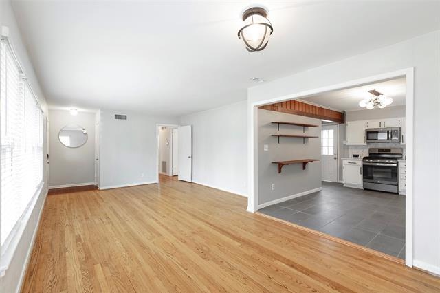 Building Photo - 8633 Westglen Dr