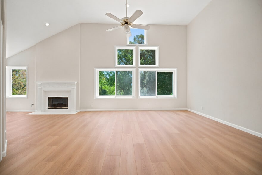 Building Photo - 4324 Park Verdi