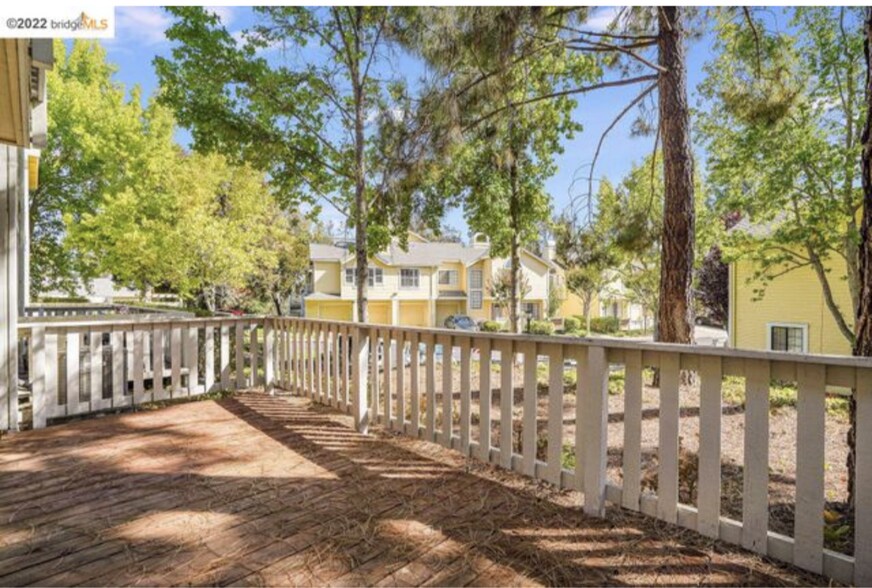 Building Photo - 807 Devonwood