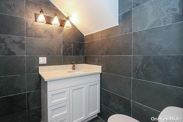 Building Photo - 1415 Old Northern Blvd