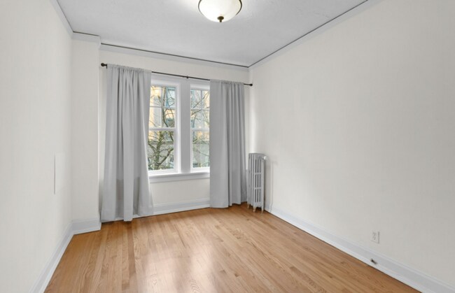Building Photo - Charming Goose Hollow Condo – Hardwood Flo...