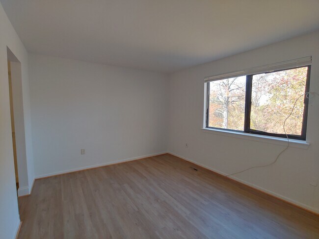 Building Photo - 240 Ternwing Dr