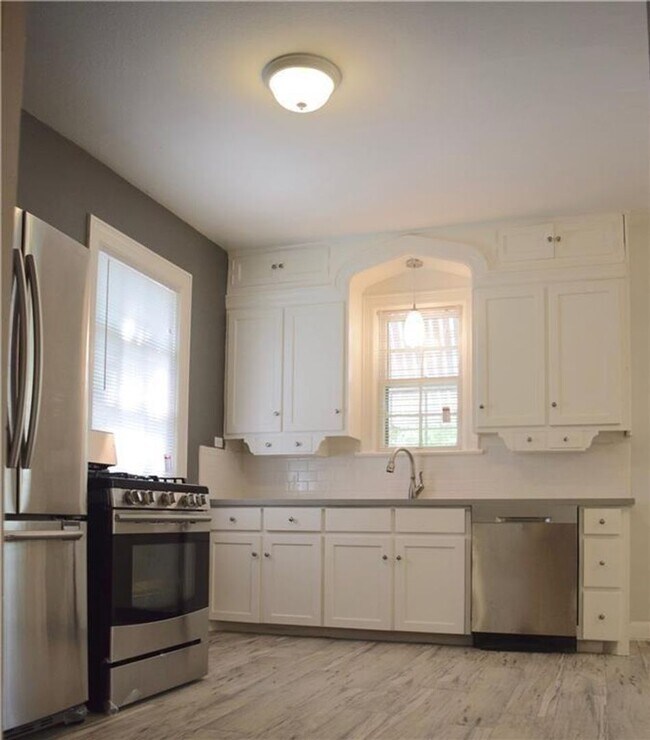 Building Photo - 1101 W 22nd St