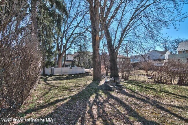 Building Photo - 1418 Capouse Ave