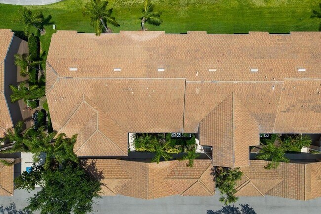 Building Photo - 905 Fairwaycove Ln