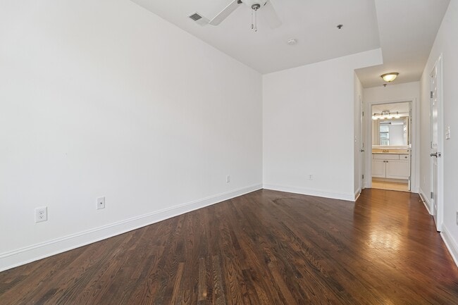 Building Photo - 915 Madison St