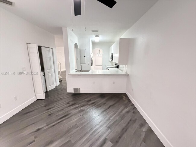 Building Photo - 14051 SW 49th Ct