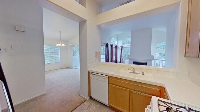 Building Photo - 30 Fuchsia: End Unit 2 Bed 2 Bath Condo in...