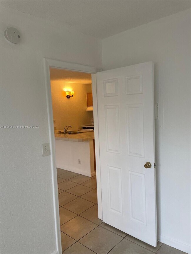 Building Photo - 2401 Riverside Dr