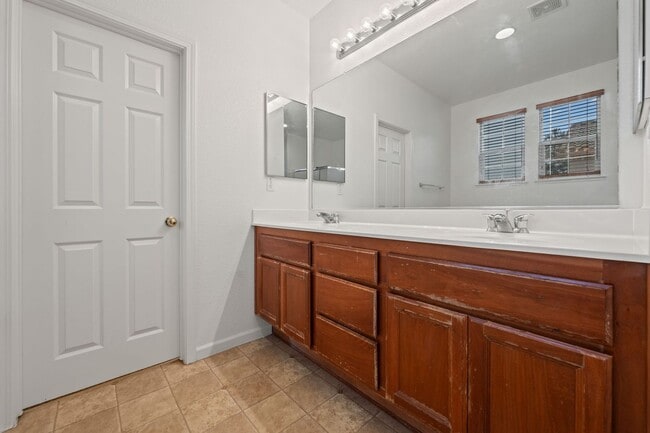 Building Photo - 10228 Pedra Do Sol Way