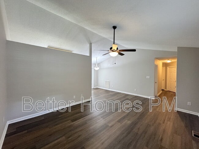 Building Photo - 5949 Presentation St
