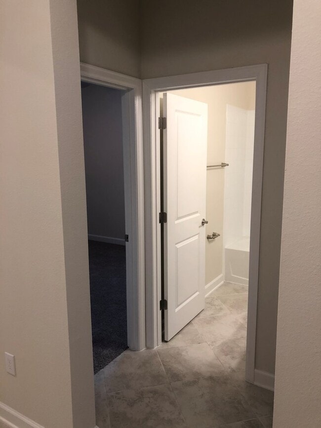 Building Photo - Lakefront Single Story 3/2 Home  FREE wash...