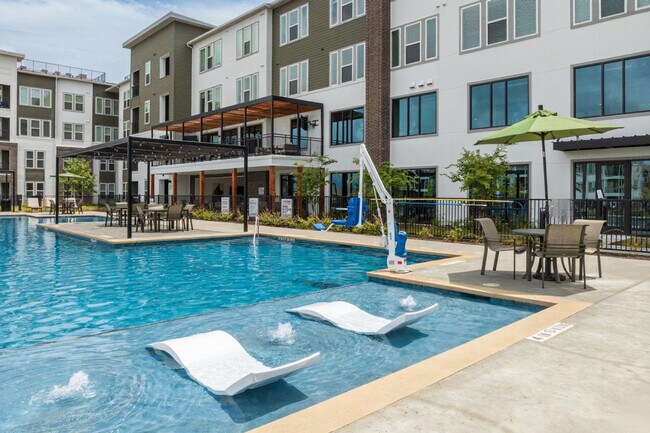 Building Photo - 12100 1/2 Ferrystone Glen Drive-SI ID1343249P