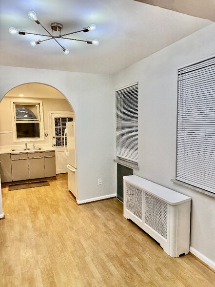 Building Photo - 2628 E Somerset St