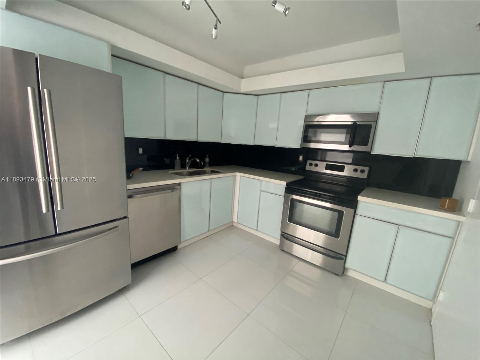 Building Photo - 2780 NE 183rd St