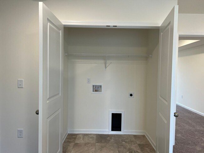 Building Photo - 6039 Haddington Dr