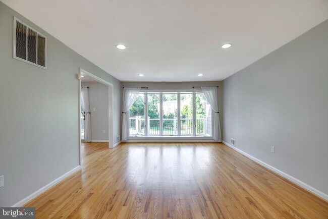 Building Photo - 1208 Forestwood Dr