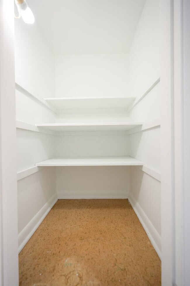 Building Photo - 2305 River Rd