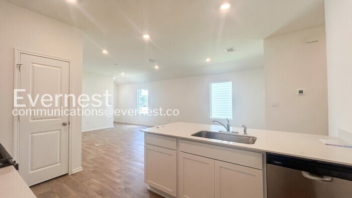 Building Photo - 320 Santo Domingo Rd