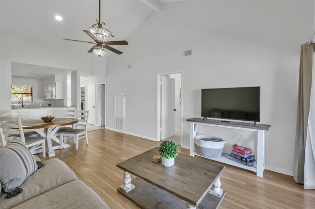 Building Photo - 207 Lakeview Terrace